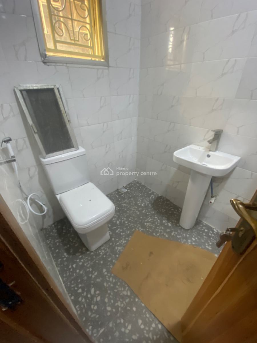 Various 2bedrooms with 3toilets Spacious and Well Maintained, Off Bisola Durosinmi Etti Drive Lekki Phase 1, Lekki Phase 1, Lekki, Lagos, Flat / Apartment for Rent