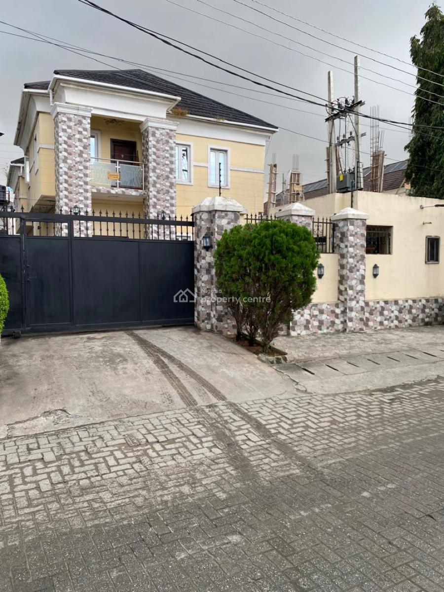 Distressed 5 Bedroom Semi Detached House with 2rooms Bq, Lekki Phase 1, Lekki, Lagos, Semi-detached Duplex for Sale