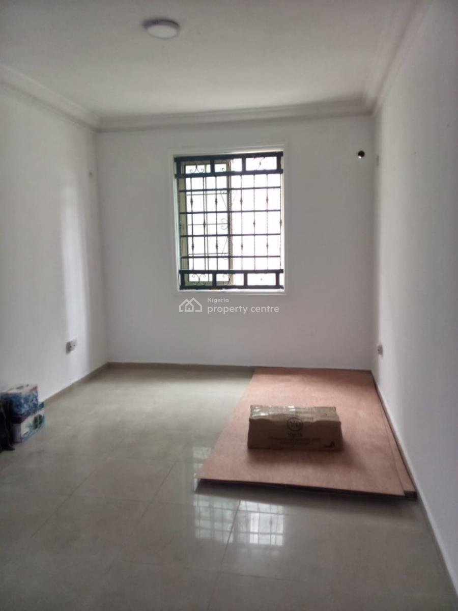 Very Spacious 2 Bedroom Flat, Off Admiralty Way, Lekki Phase 1, Lekki, Lagos, Flat / Apartment for Rent