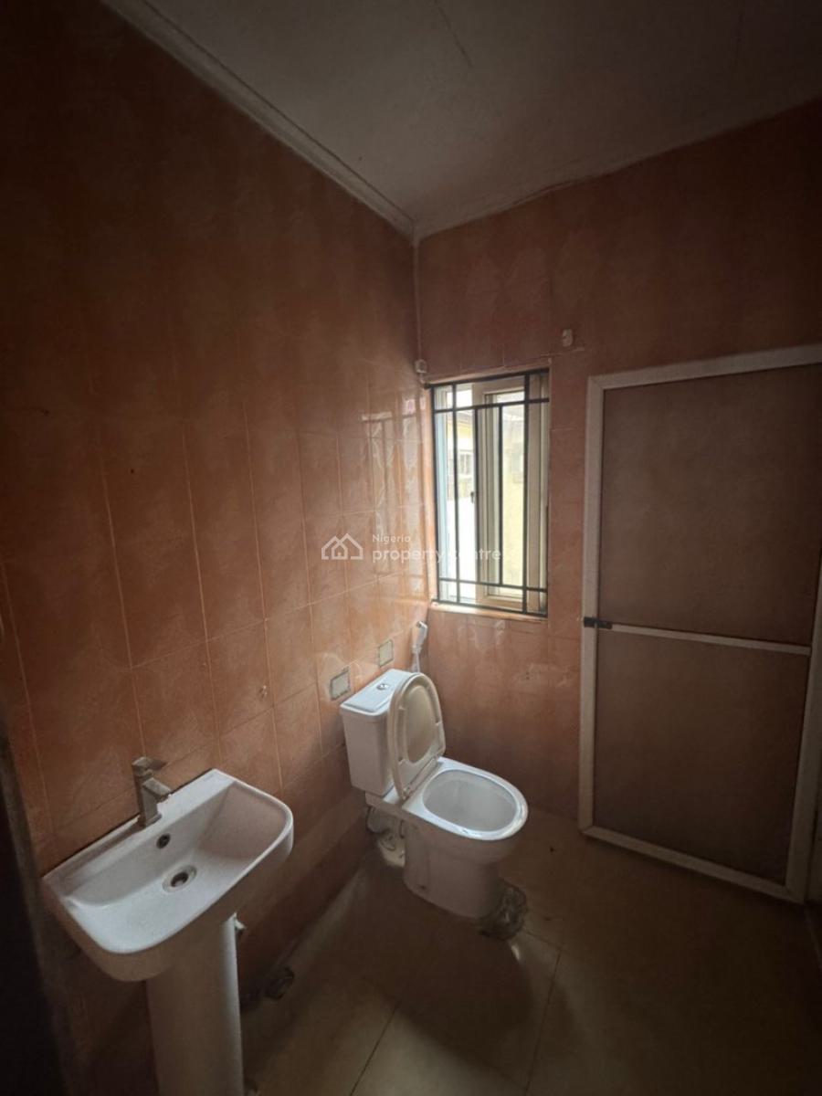 Very Spacious 2 Bedroom Flat, Off Admiralty Way, Lekki Phase 1, Lekki, Lagos, Flat / Apartment for Rent
