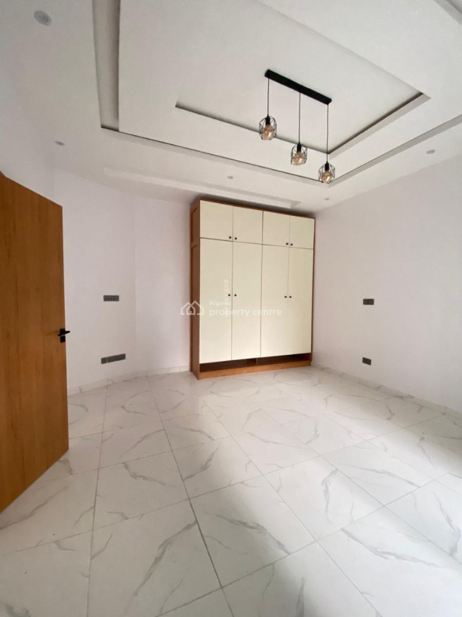 5 Bedroom Terrace with Bq, Ologolo, Lekki, Lagos, Terraced Duplex for Sale