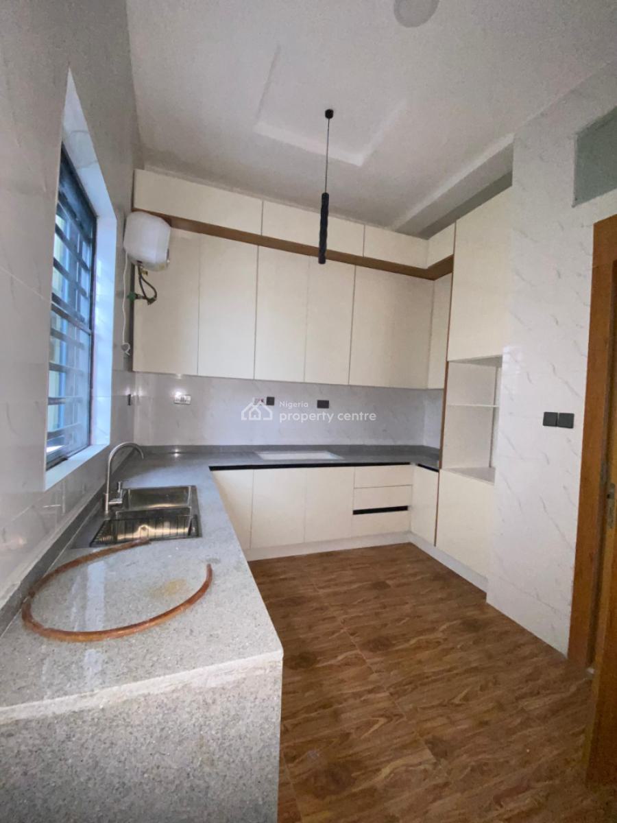 5 Bedroom Terrace with Bq, Ologolo, Lekki, Lagos, Terraced Duplex for Sale