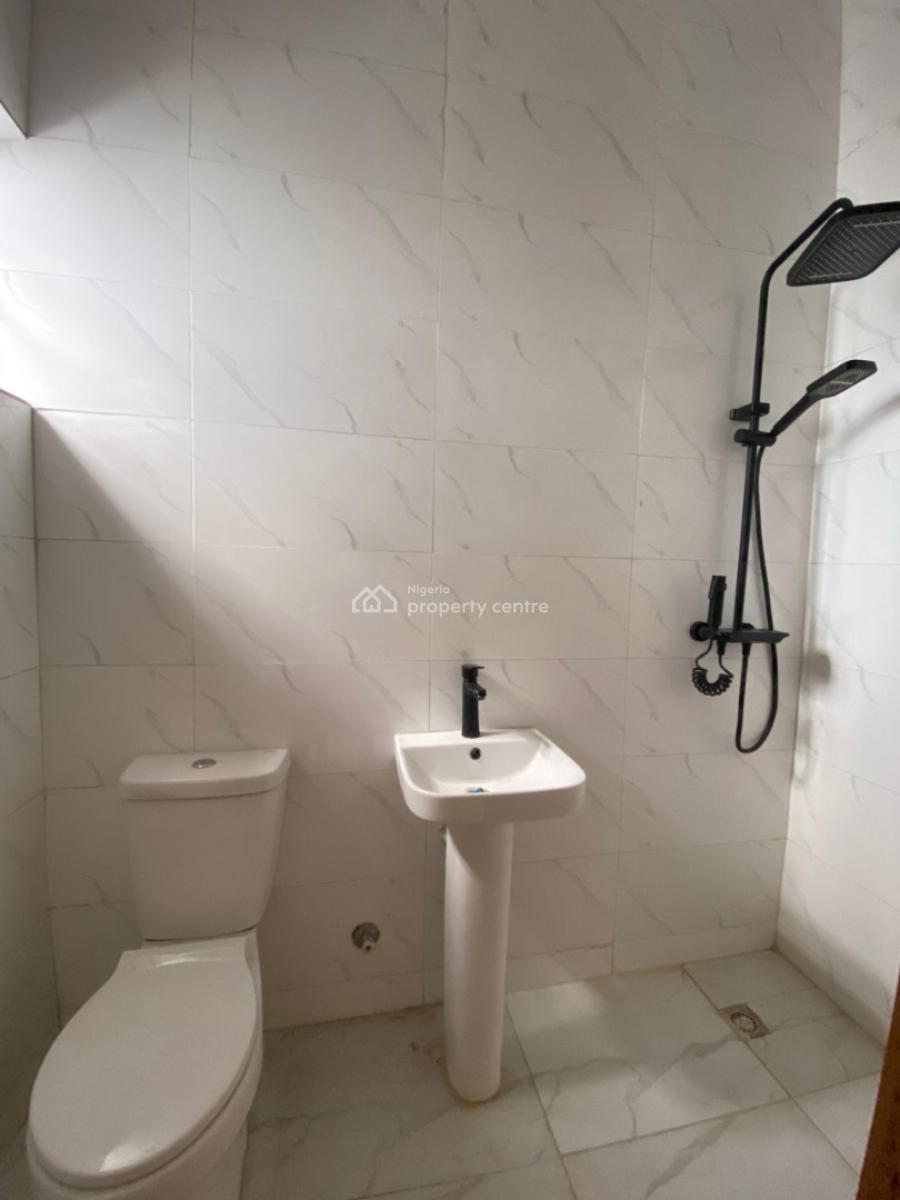 5 Bedroom Terrace with Bq, Ologolo, Lekki, Lagos, Terraced Duplex for Sale