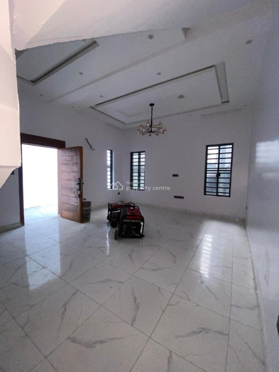 5 Bedroom Terrace with Bq, Ologolo, Lekki, Lagos, Terraced Duplex for Sale