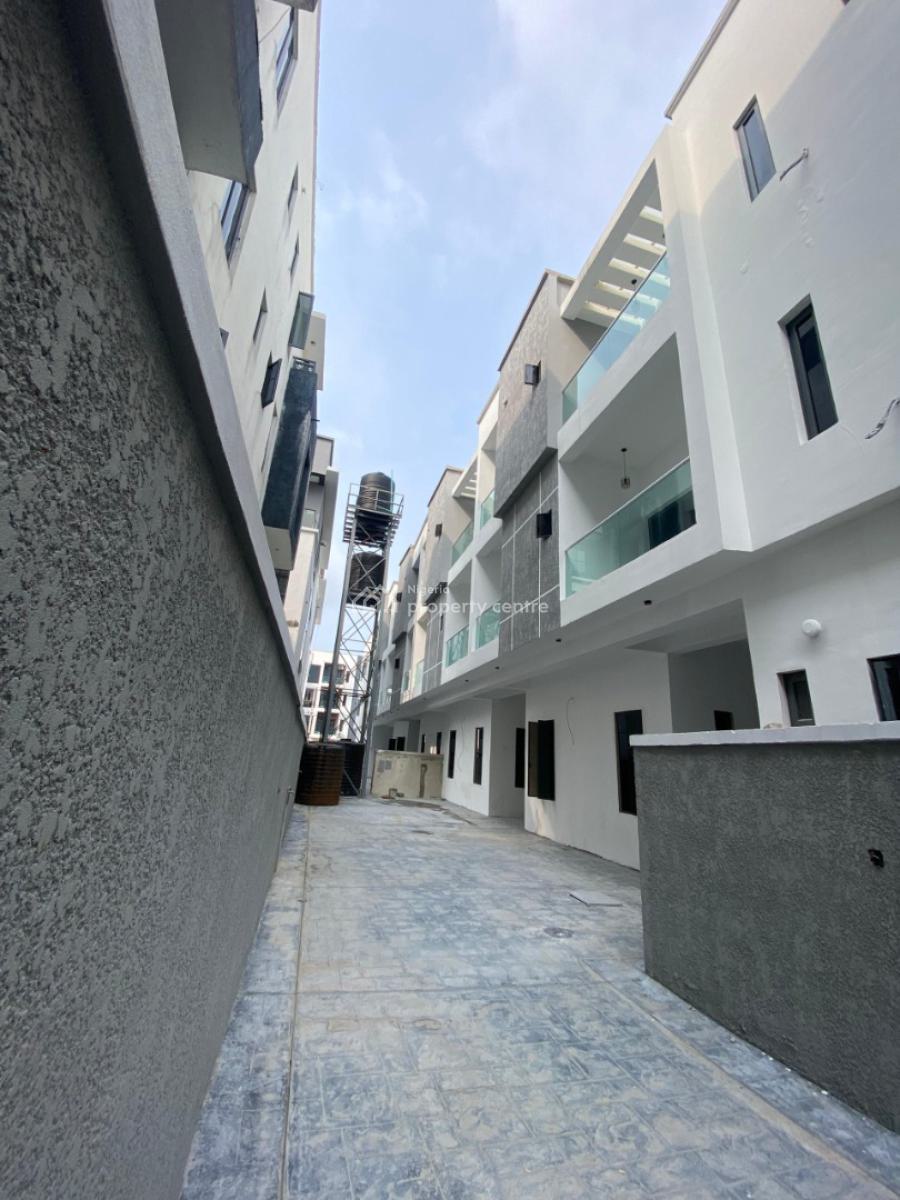 5 Bedroom Terrace with Bq, Ologolo, Lekki, Lagos, Terraced Duplex for Sale