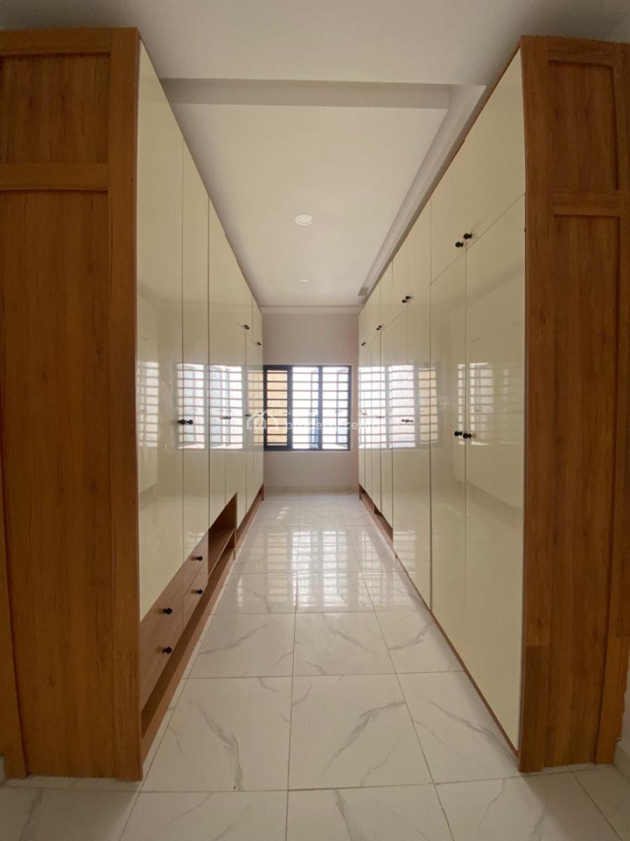 5 Bedroom Terrace with Bq, Ologolo, Lekki, Lagos, Terraced Duplex for Sale