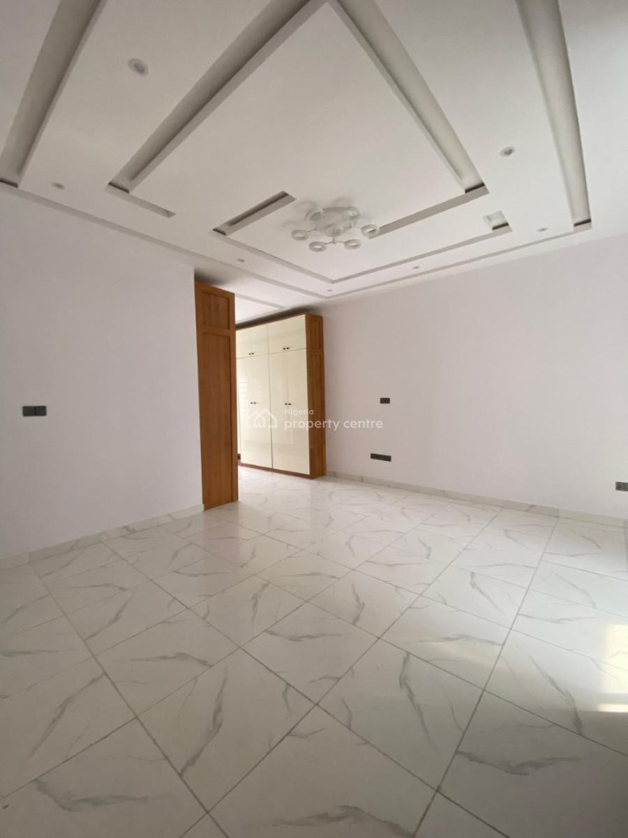 5 Bedroom Terrace with Bq, Ologolo, Lekki, Lagos, Terraced Duplex for Sale