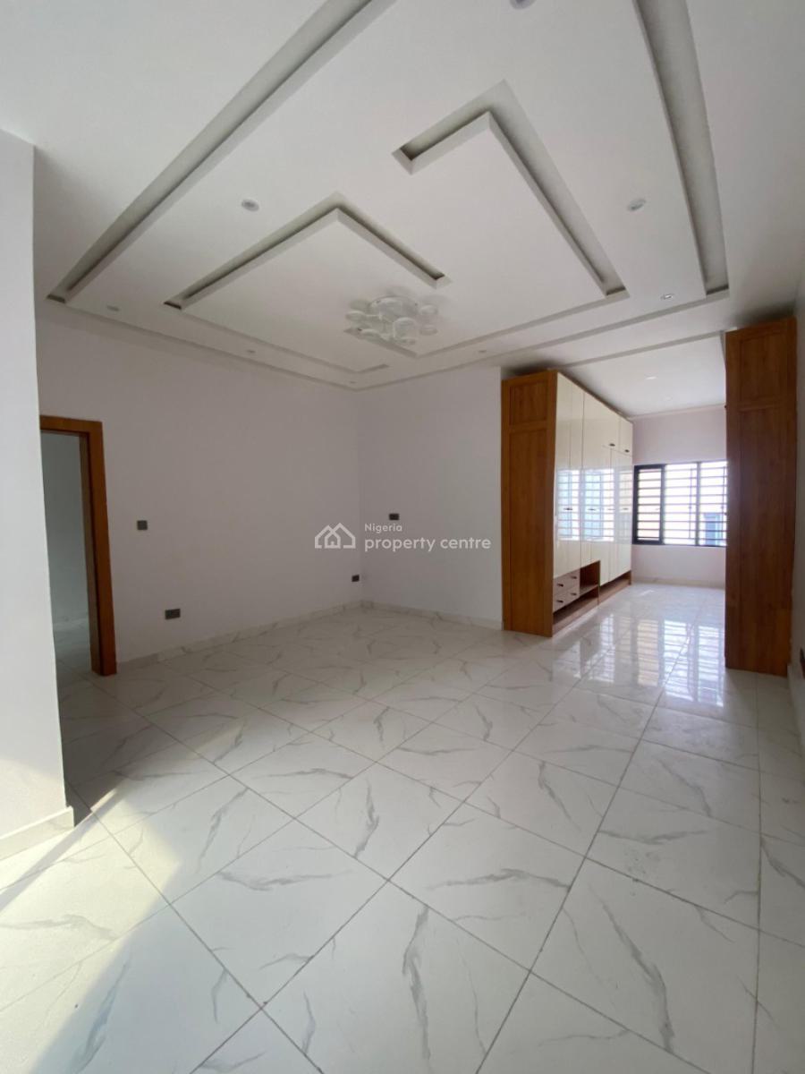 5 Bedroom Terrace with Bq, Ologolo, Lekki, Lagos, Terraced Duplex for Sale