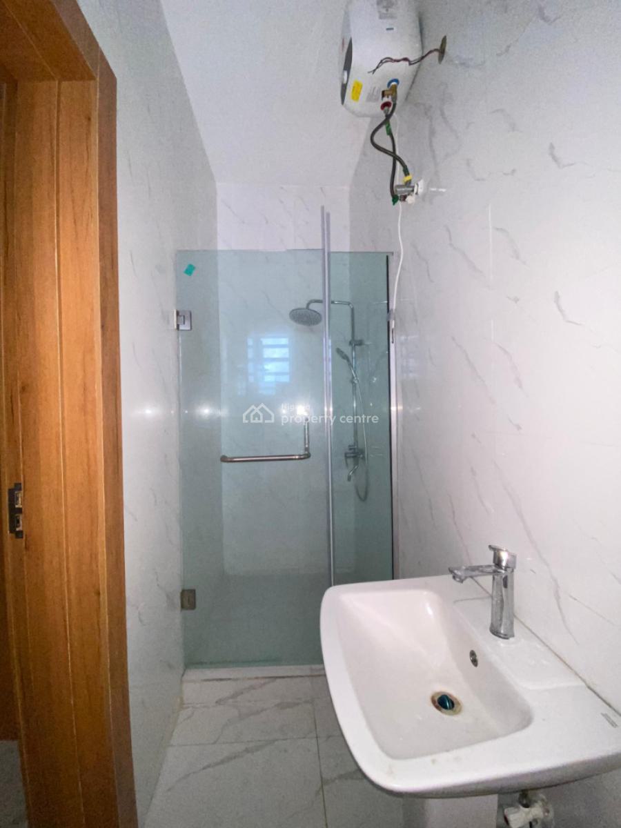 5 Bedroom Terrace with Bq, Ologolo, Lekki, Lagos, Terraced Duplex for Sale