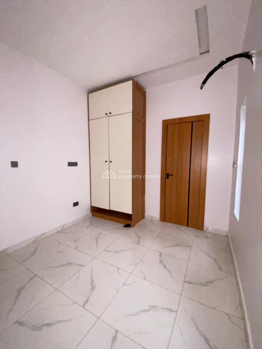 5 Bedroom Terrace with Bq, Ologolo, Lekki, Lagos, Terraced Duplex for Sale