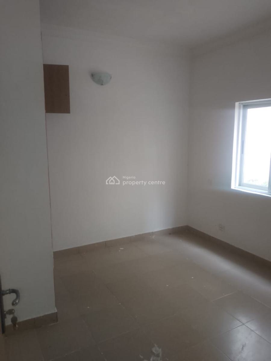 Spacious 3 Bedroom Flat in an Estate, Fashola Estate Monastery Road, Sangotedo, Ajah, Lagos, Flat / Apartment for Rent