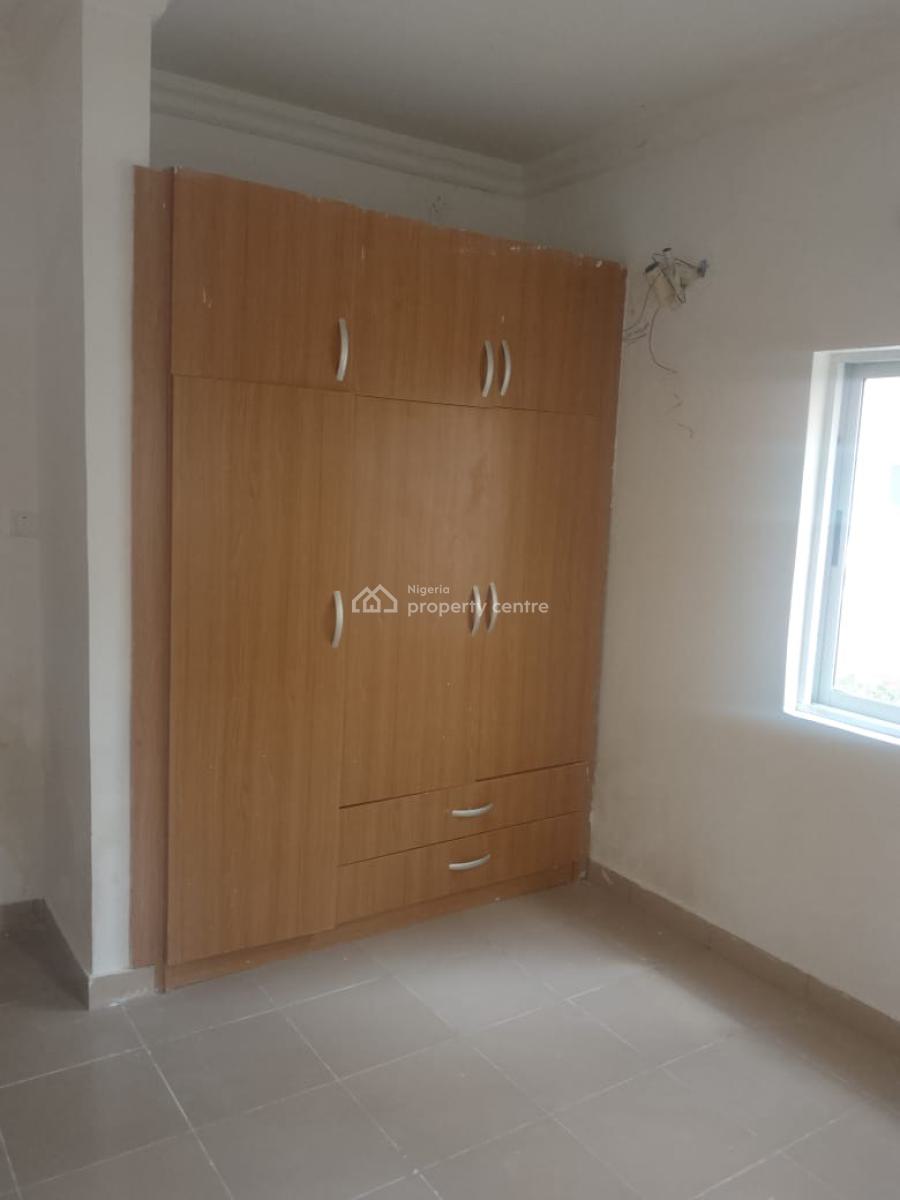 Spacious 3 Bedroom Flat in an Estate, Fashola Estate Monastery Road, Sangotedo, Ajah, Lagos, Flat / Apartment for Rent