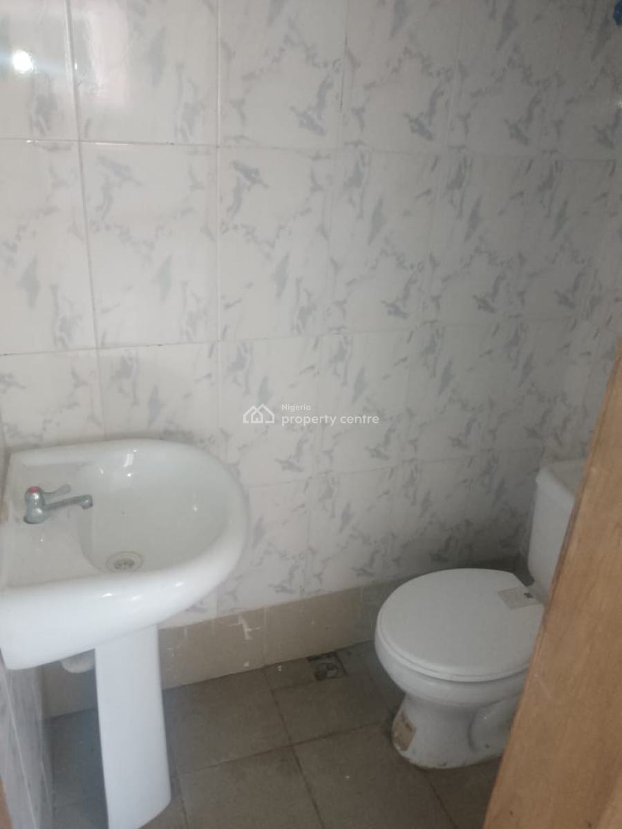 Spacious 3 Bedroom Flat in an Estate, Fashola Estate Monastery Road, Sangotedo, Ajah, Lagos, Flat / Apartment for Rent