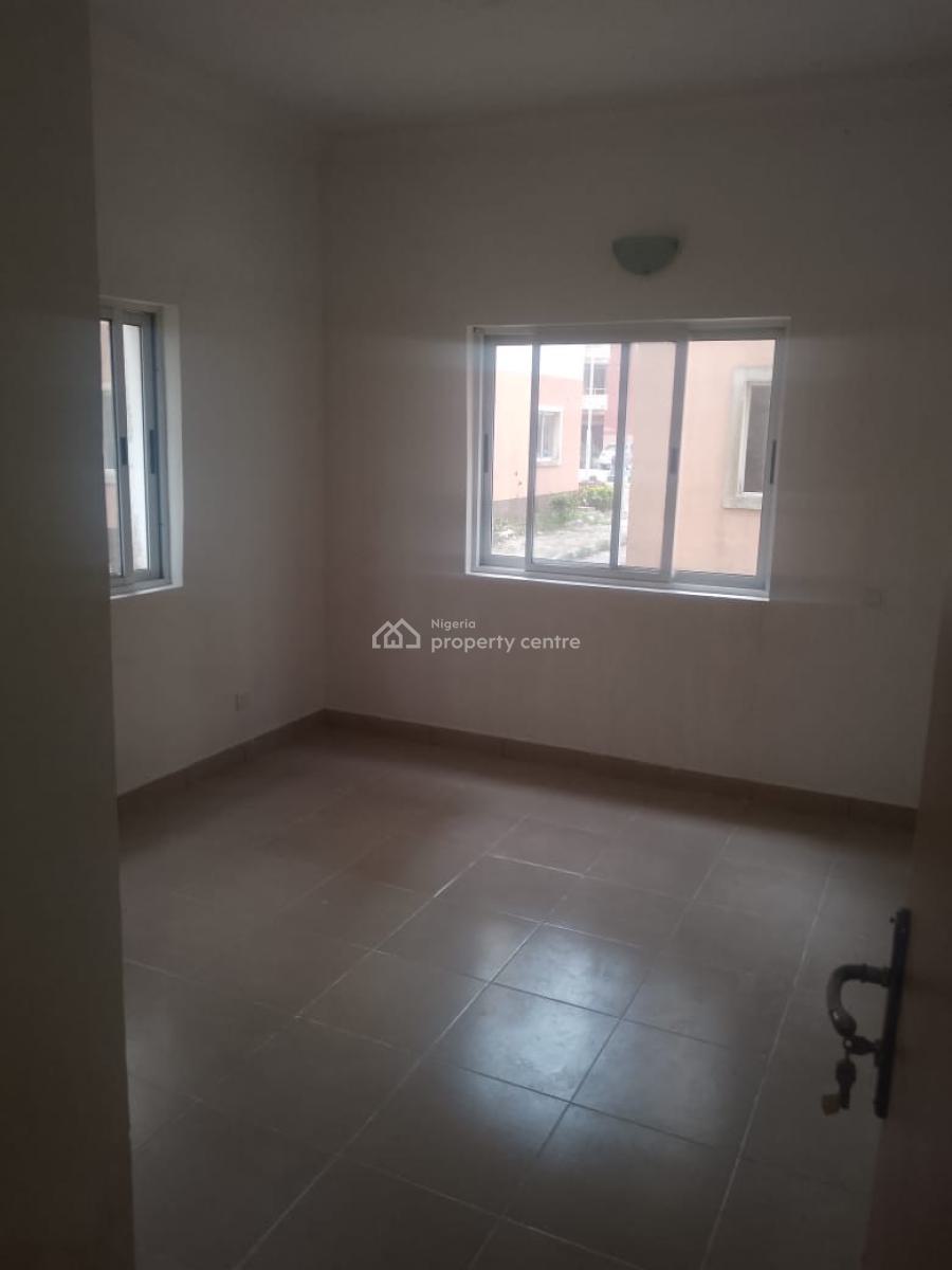 Spacious 3 Bedroom Flat in an Estate, Fashola Estate Monastery Road, Sangotedo, Ajah, Lagos, Flat / Apartment for Rent