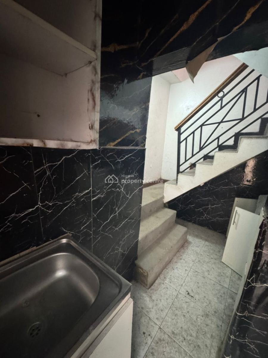 Two Bedrooms Flat Upstairs in Phase 1, Off Admiralty Way, Lekki Phase 1, Lekki, Lagos, Flat / Apartment for Rent