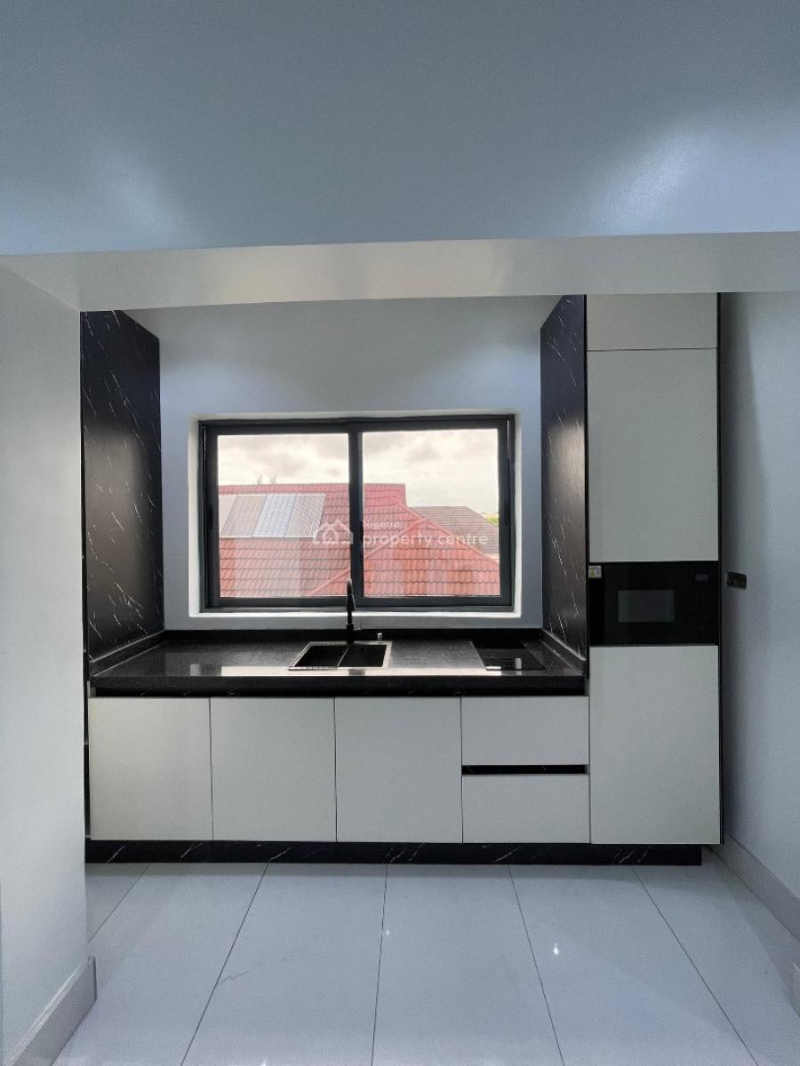Aesthetically Pleasing 5 Bedroom Duplex with a Bq, Has a Gym, Pool,cinema and a Good Access Road, Lekki Phase 1, Lekki, Lagos, House for Sale
