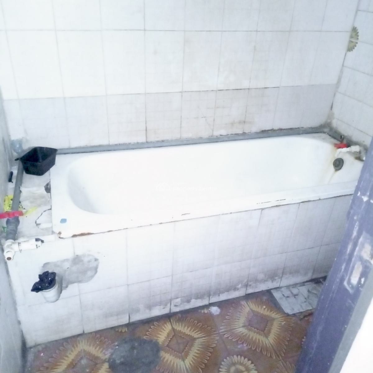 Nice and Spacious 3bedroom Flat Upstairs in Surulere, Off Eric Moore Road Surulere Lagos, Eric Moore, Surulere, Lagos, Flat / Apartment for Rent