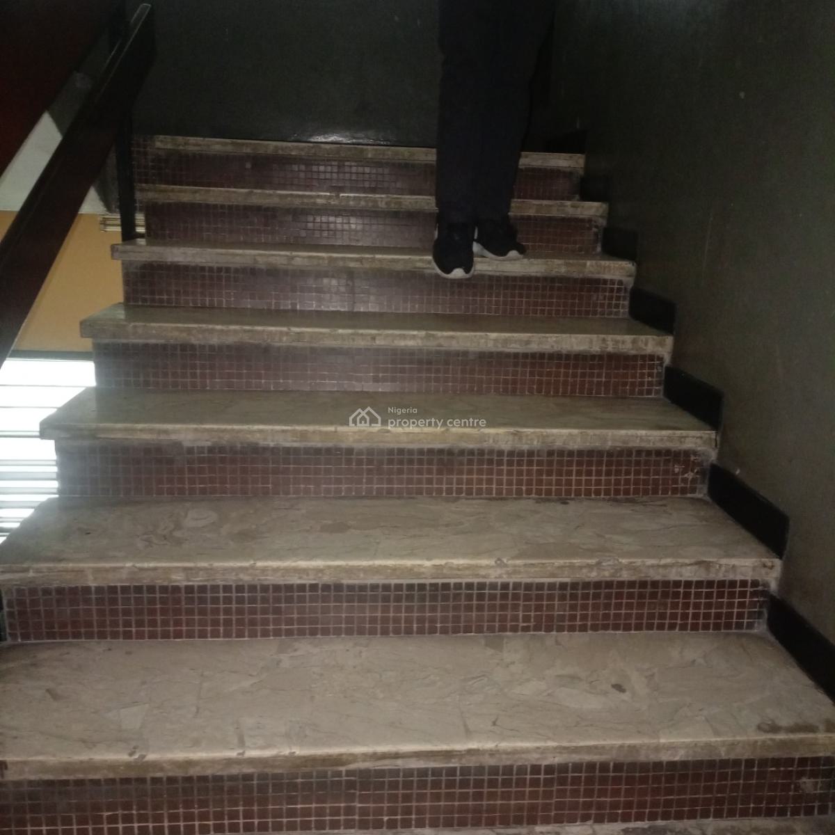 Nice and Spacious 3bedroom Flat Upstairs in Surulere, Off Eric Moore Road Surulere Lagos, Eric Moore, Surulere, Lagos, Flat / Apartment for Rent