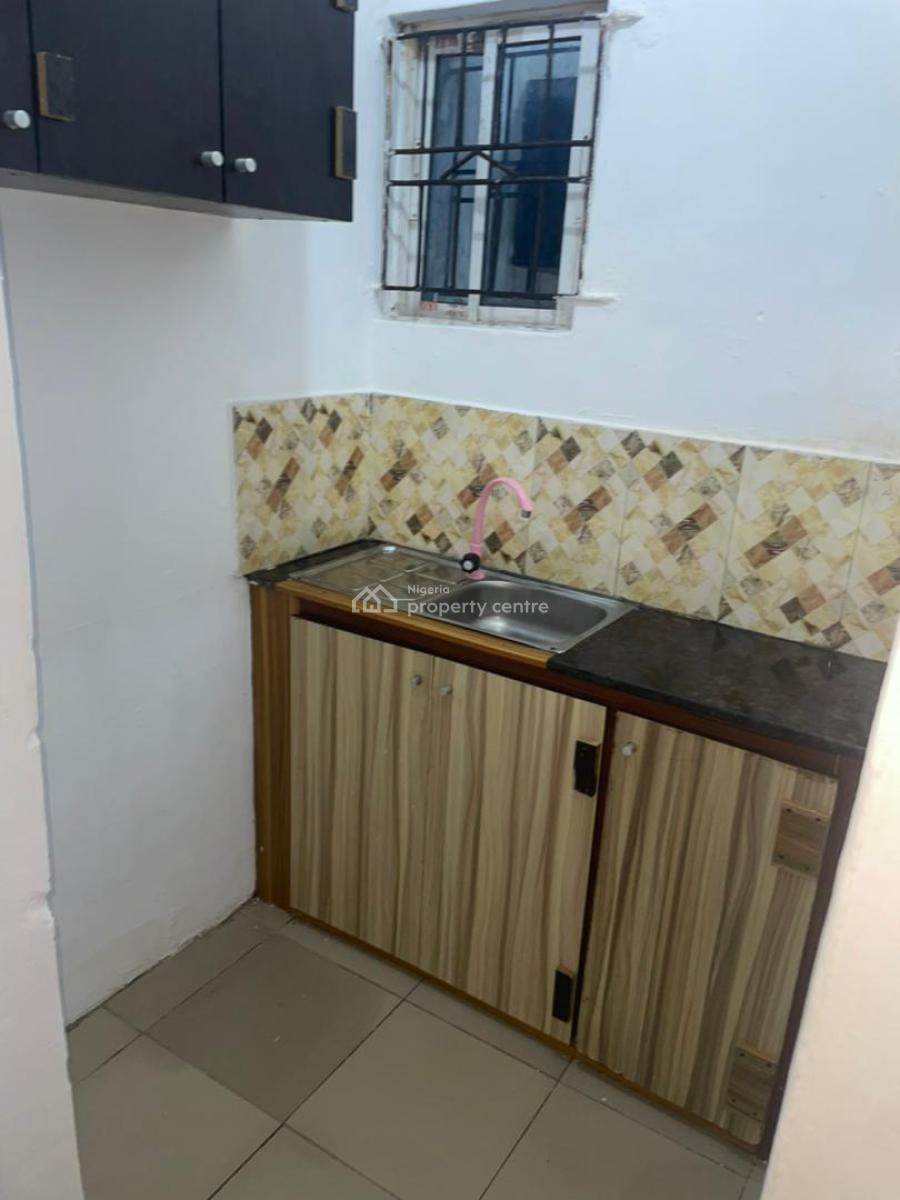 Nice Miniflat Upstairs Vacant Off Ayilara, Ojuelegba Area, Surulere, L, Ojuelegba, Surulere, Lagos, Mini Flat (room and Parlour) for Rent