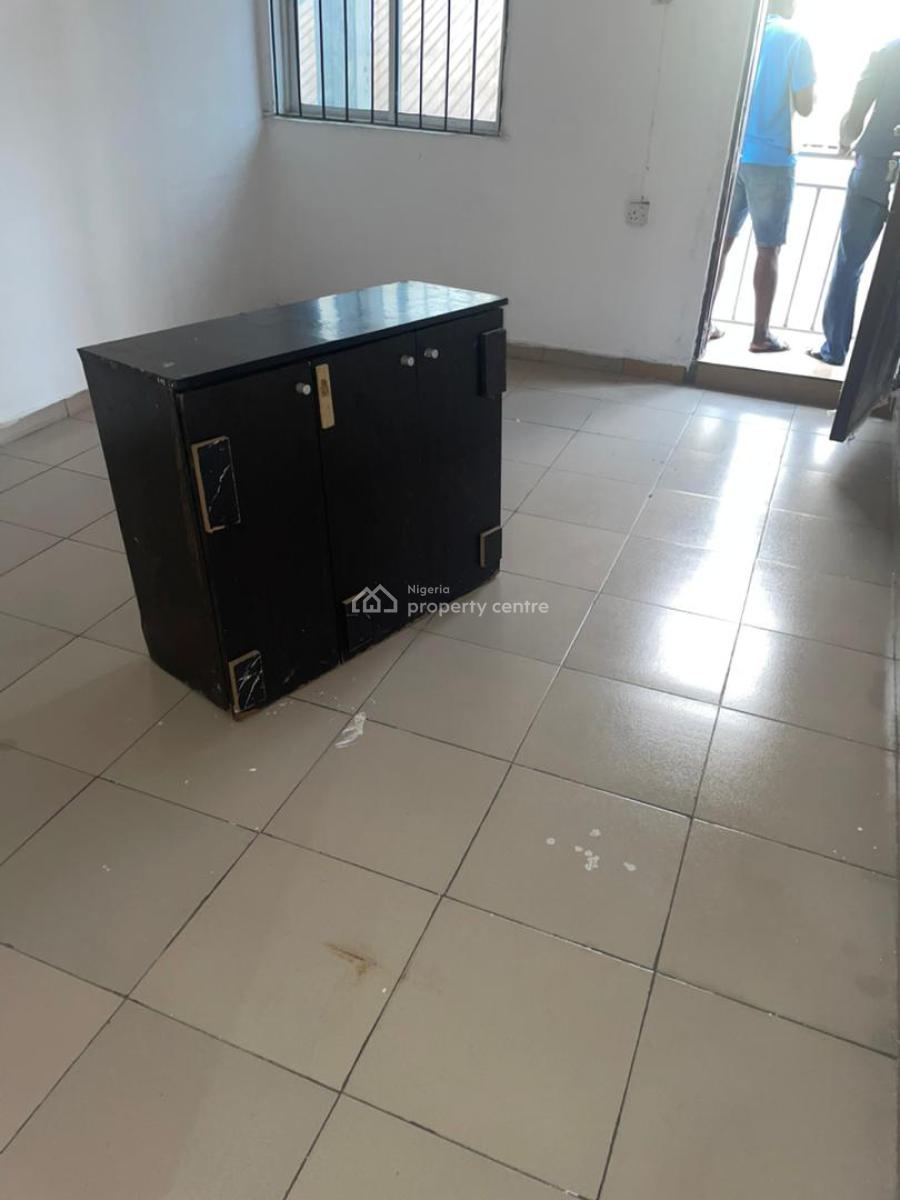 Nice Miniflat Upstairs Vacant Off Ayilara, Ojuelegba Area, Surulere, L, Ojuelegba, Surulere, Lagos, Mini Flat (room and Parlour) for Rent