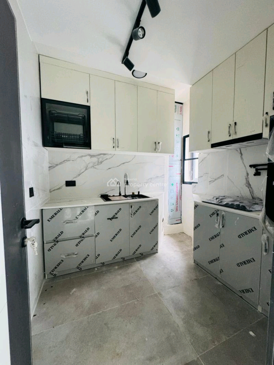 Nicely Built 3 Bedroom Apartment in a Secured Location   Location: I, Ikeja Gra, Ikeja, Lagos, Flat / Apartment for Sale