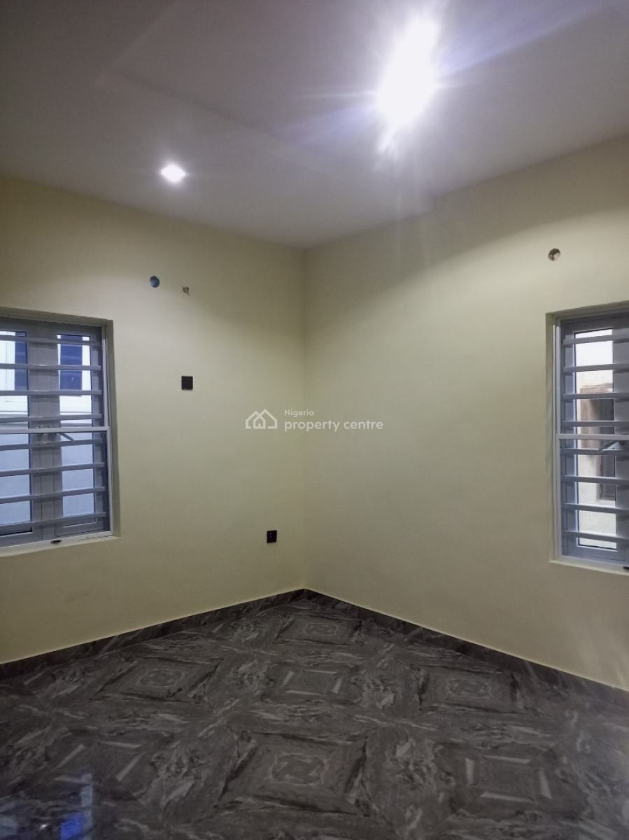 Luxury Newly Built 2 Bedroom Upstairs., Off Canoe Road, Ajao, Oke Afa, Isolo, Lagos, Flat / Apartment for Rent