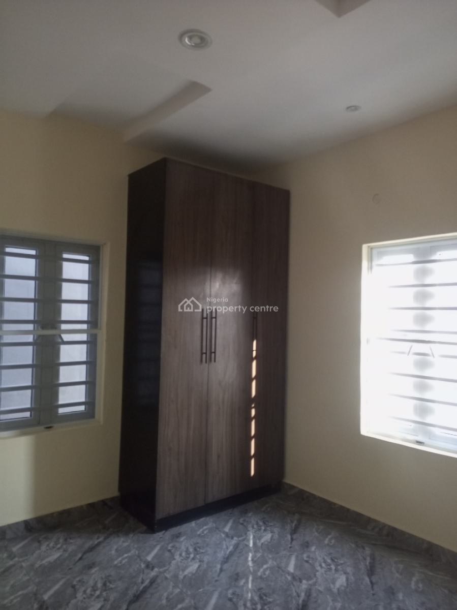 Luxury Newly Built 2 Bedroom Upstairs., Off Canoe Road, Ajao, Oke Afa, Isolo, Lagos, Flat / Apartment for Rent