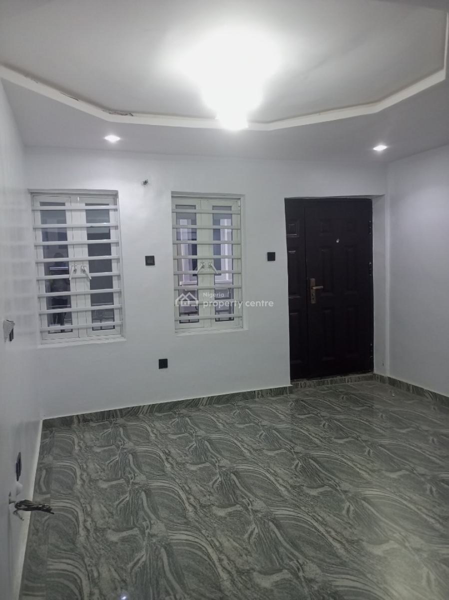 Luxury Newly Built 2 Bedroom Upstairs., Off Canoe Road, Ajao, Oke Afa, Isolo, Lagos, Flat / Apartment for Rent