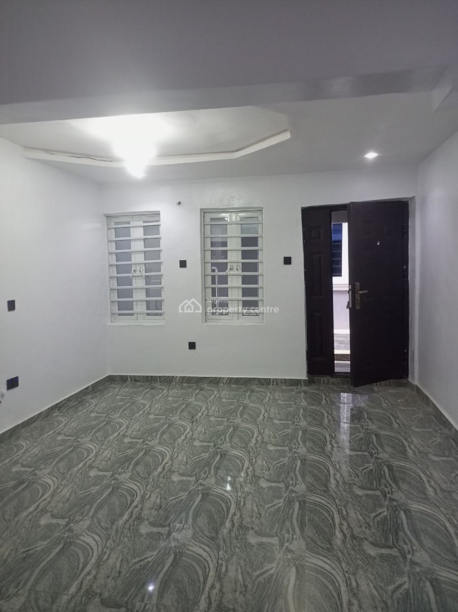 Luxury Newly Built 2 Bedroom Upstairs., Off Canoe Road, Ajao, Oke Afa, Isolo, Lagos, Flat / Apartment for Rent