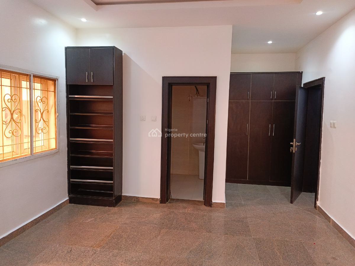 Clean Serviced and Spacious 3 Bedroom Flat, Jahi Behind Aduvie School, Jahi, Abuja, Flat / Apartment for Rent