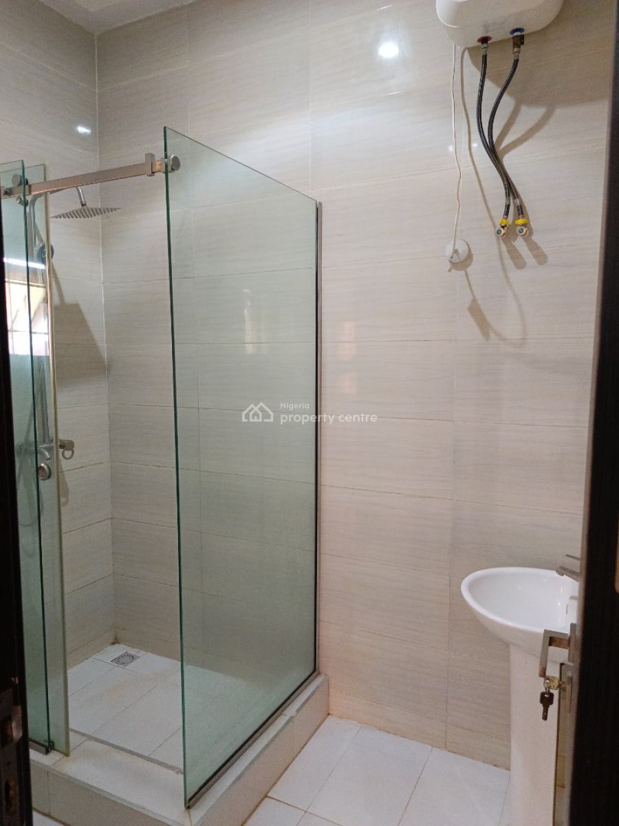 Clean Serviced and Spacious 3 Bedroom Flat, Jahi Behind Aduvie School, Jahi, Abuja, Flat / Apartment for Rent