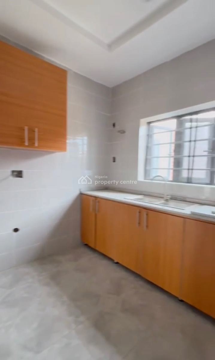 Luxury Spacious 2bedroom En-suite Flat, Life Camp, Abuja, Block of Flats for Sale