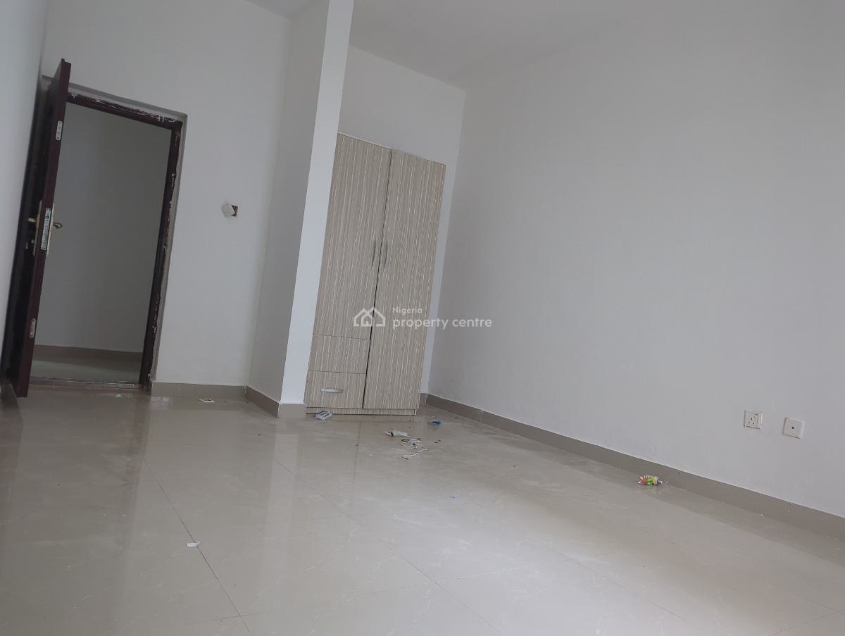 This Classic 3-bedroom Is Brimming with Potential. Your Chance to Grab, Meadow Estate, Ogombo, Ajah, Lagos, Flat / Apartment for Rent
