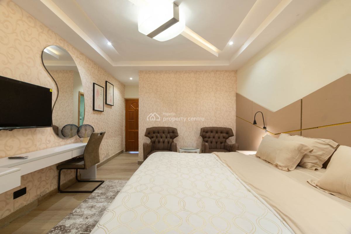 3-bedroom Waterfront Apartment Available with Pool + Ps5 [2nd Floor], Lekki Phase 1, Lekki, Lagos, Flat / Apartment Short Let