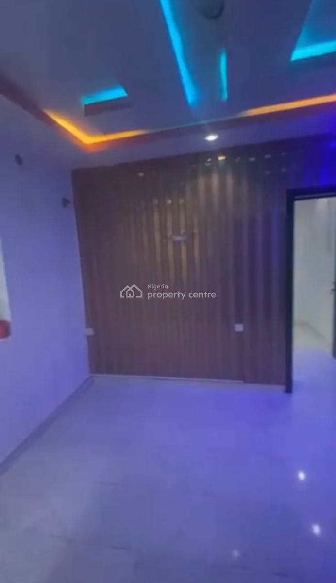 Excutive Standard Mini Flat with Two Toilet and Two Bath Upstairs, Yaba, Lagos, Mini Flat (room and Parlour) for Rent