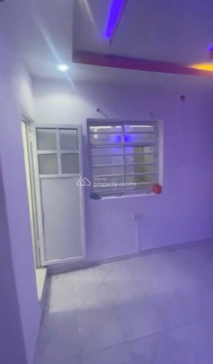 Excutive Standard Mini Flat with Two Toilet and Two Bath Upstairs, Yaba, Lagos, Mini Flat (room and Parlour) for Rent