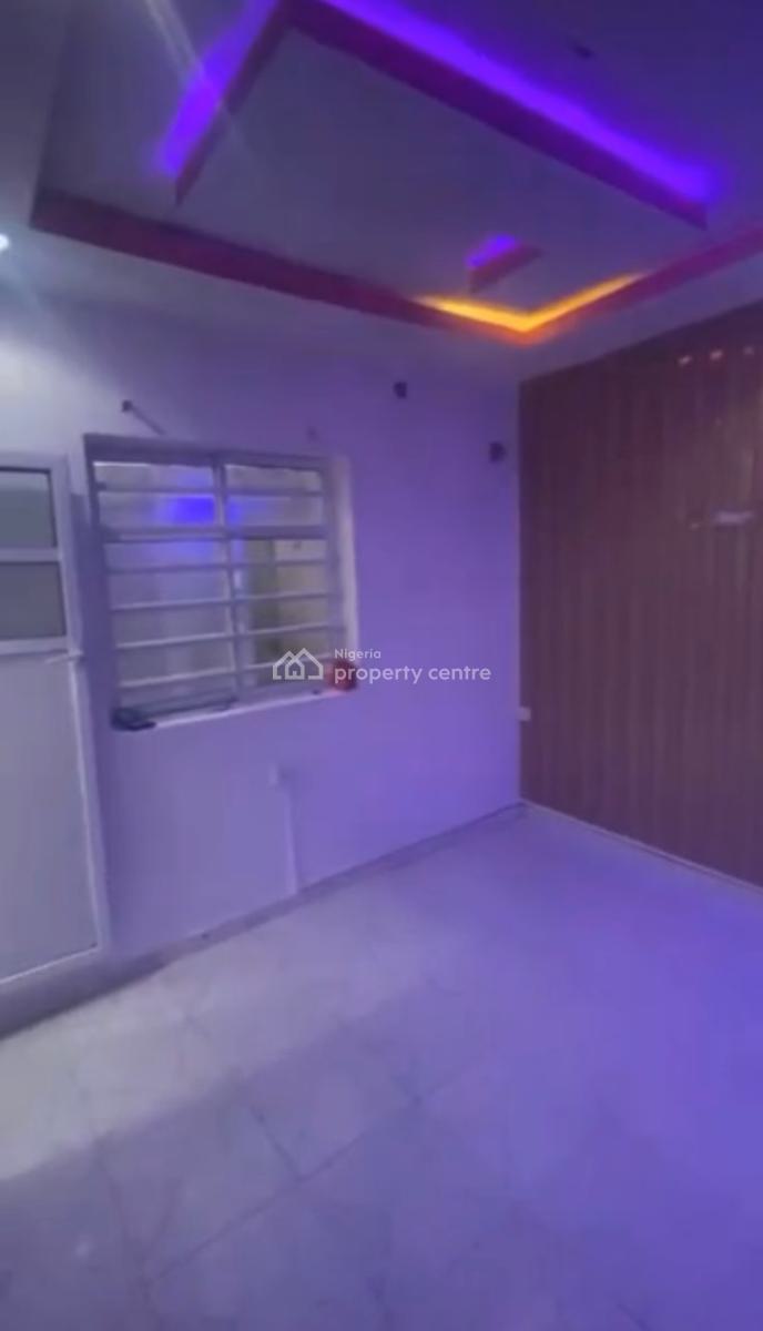 Excutive Standard Mini Flat with Two Toilet and Two Bath Upstairs, Yaba, Lagos, Mini Flat (room and Parlour) for Rent