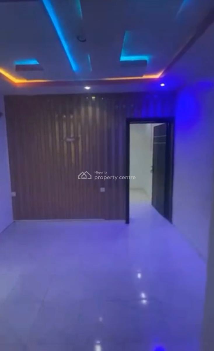 Excutive Standard Mini Flat with Two Toilet and Two Bath Upstairs, Yaba, Lagos, Mini Flat (room and Parlour) for Rent