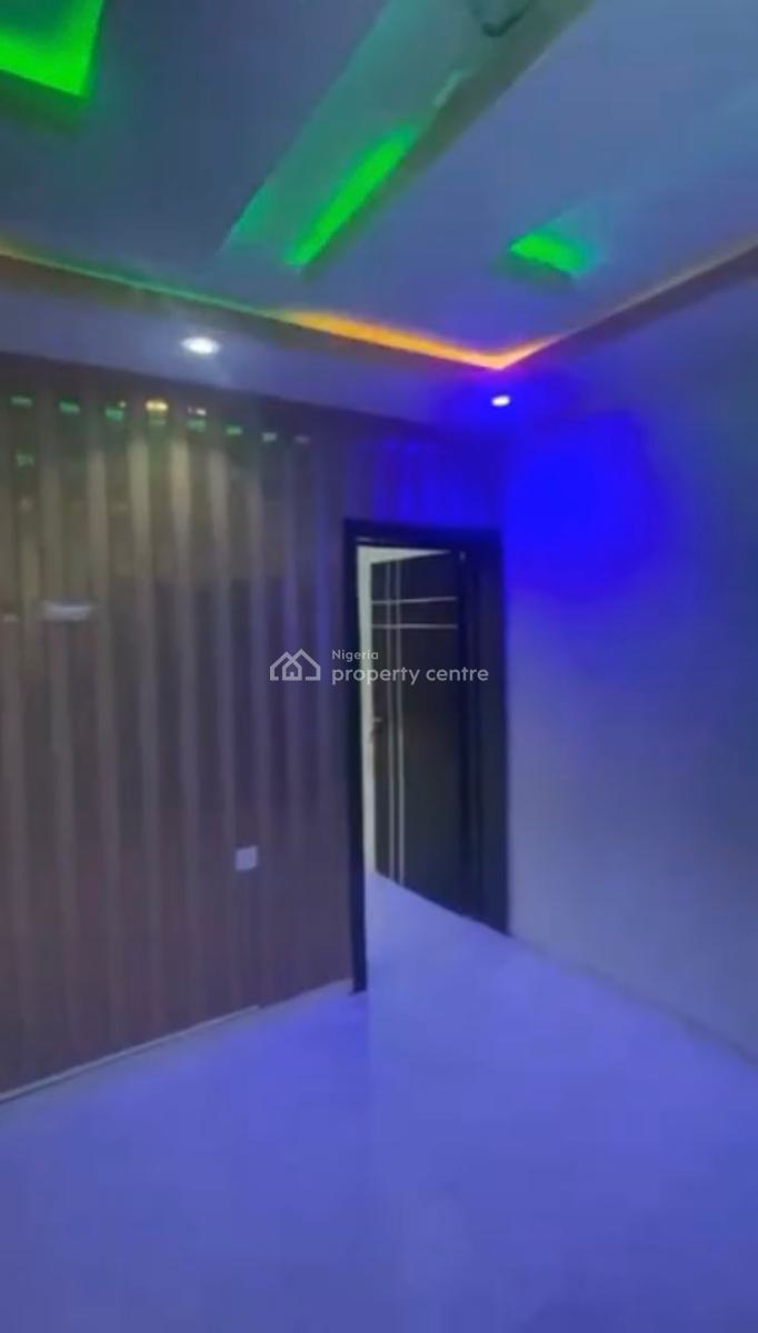 Excutive Standard Mini Flat with Two Toilet and Two Bath Upstairs, Yaba, Lagos, Mini Flat (room and Parlour) for Rent