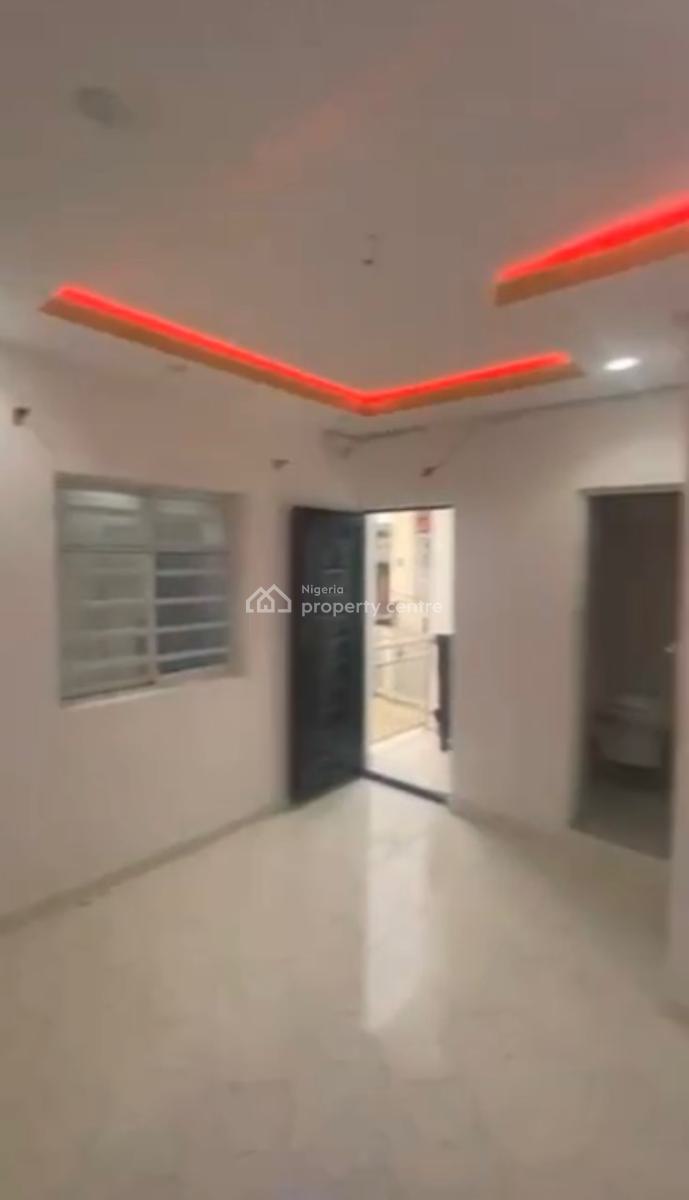Excutive Standard Mini Flat with Two Toilet and Two Bath Upstairs, Yaba, Lagos, Mini Flat (room and Parlour) for Rent