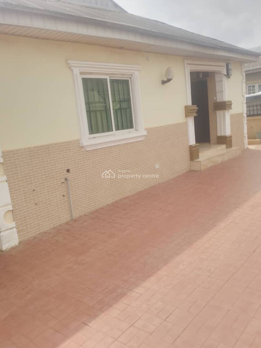 Well-maintained 3-bedroom Bungalow with Bq, Diamond Estate, Egbeda, Alimosho, Lagos, Detached Bungalow for Sale