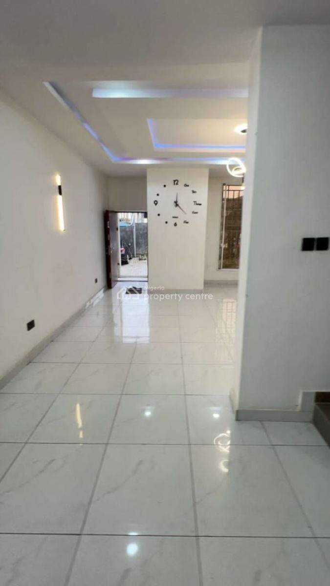 Spacious Four Bedroom Terraced Duplex with Bq, Guzape District, Abuja, Terraced Duplex for Rent