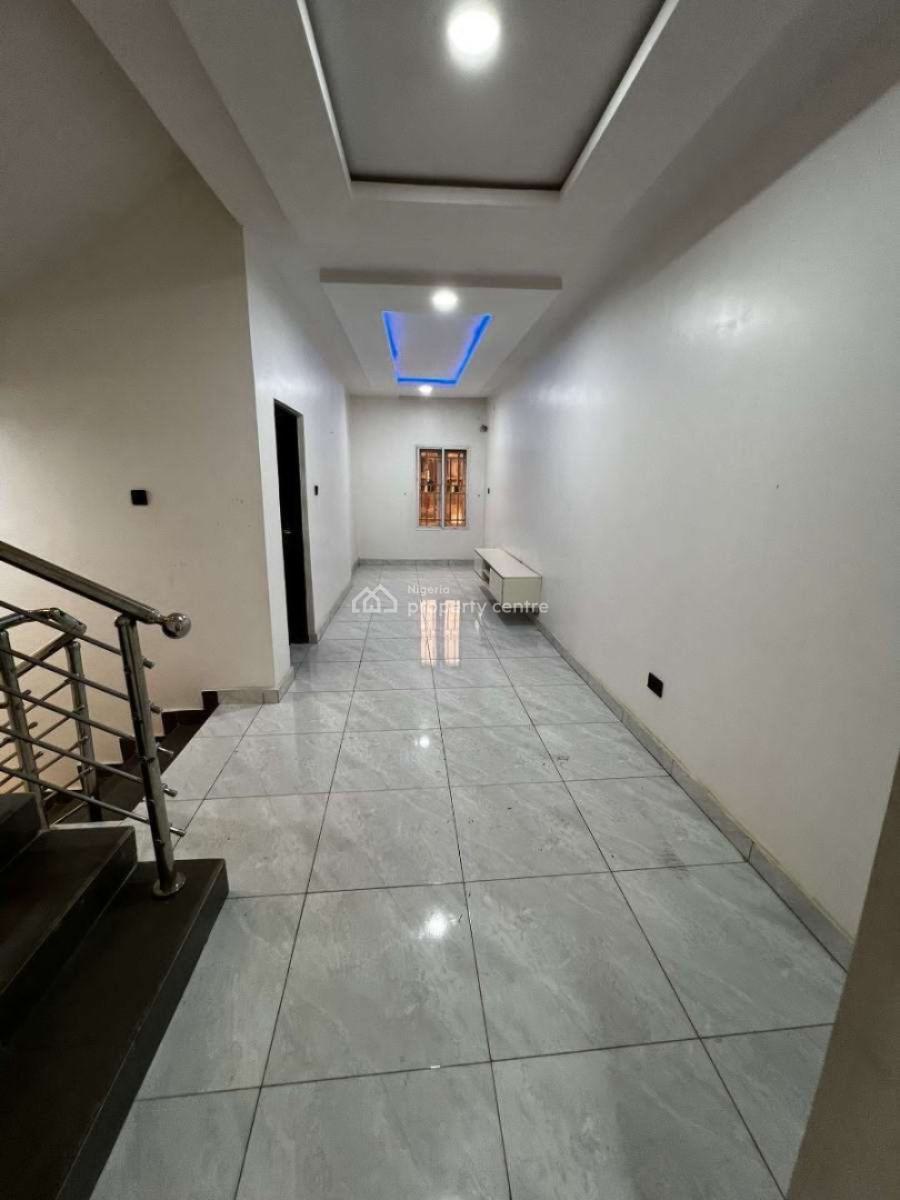 Spacious Four Bedroom Terraced Duplex with Bq, Guzape District, Abuja, Terraced Duplex for Rent