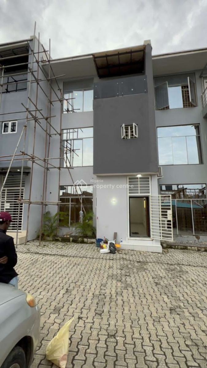 Spacious Four Bedroom Terraced Duplex with Bq, Guzape District, Abuja, Terraced Duplex for Rent
