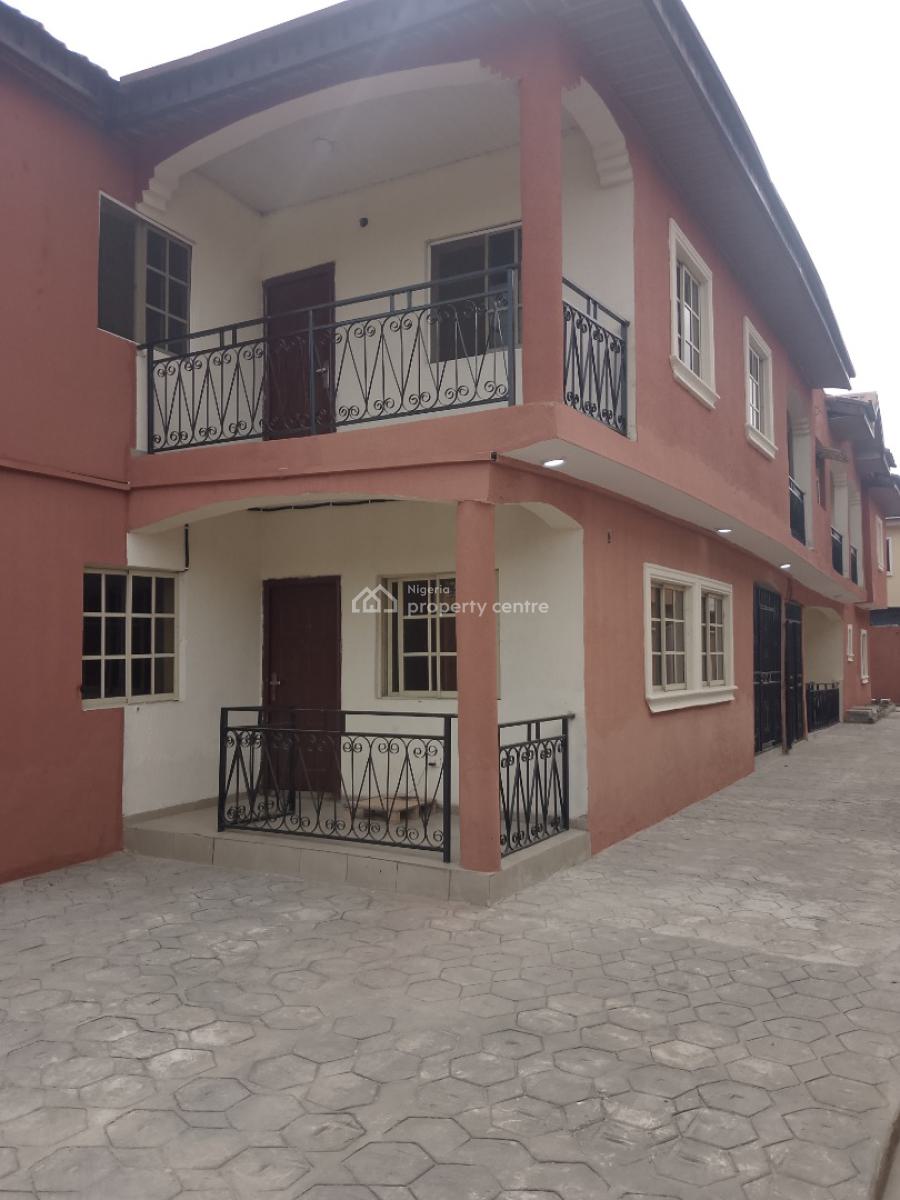 Massive 3bedrooms Flat Upstairs Available, Off Ologunfe Awoyaya Ibeju-lekki Lagos State, Awoyaya, Ibeju Lekki, Lagos, Flat / Apartment for Rent