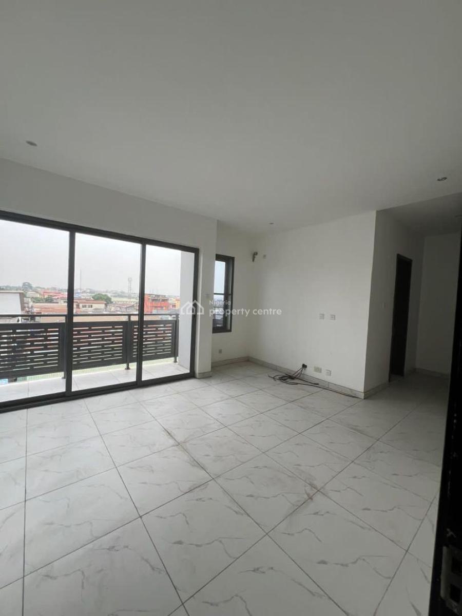Fantastic 4 Bedroom Terraced Duplex Plus Bq in a Well Developed Estate, Obanikoro, Shomolu, Lagos, Terraced Duplex for Sale