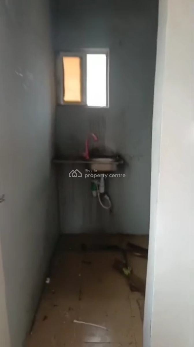 Specious Selfcon, Abule Ijesha, Yaba, Lagos, Self Contain (single Rooms) for Rent