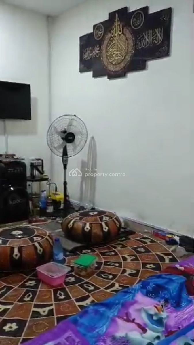 Specious Selfcon, Yaba, Yaba, Lagos, Self Contain (single Rooms) for Rent