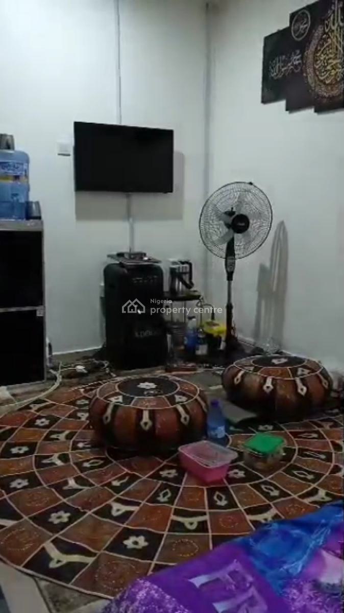 Specious Selfcon, Yaba, Yaba, Lagos, Self Contain (single Rooms) for Rent