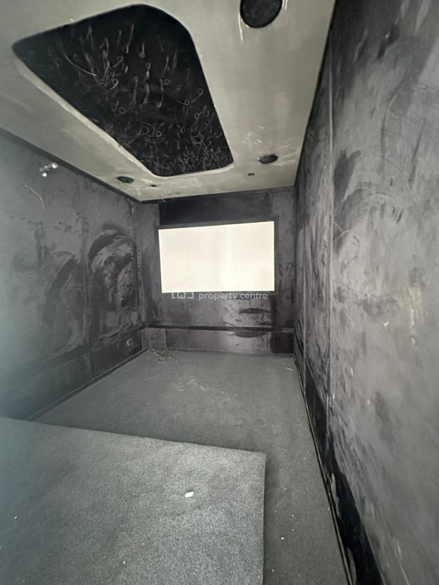 Contemporary Spacious 5 Bedroom Fully Detached Duplex with Bq, Rooftop, Comes with a Private Swimming Pool, Cinema, Lekki Phase 1, Lekki, Lagos, Detached Duplex for Sale